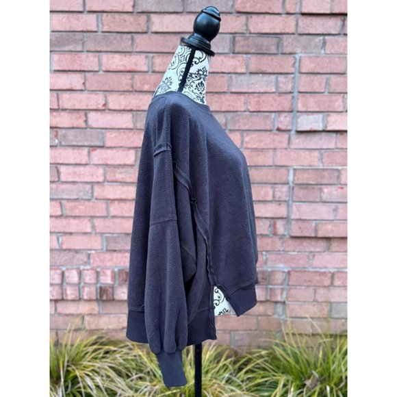 NWT American Eagle "Inside Out" Sweatshirt Oversized Cozy XS - Picture 2 of 4